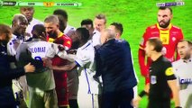 Coup de tête et coup de poing les images chocs des deux joueurs de lAJ Auxerre qui se sont battus entre eux sur le terra