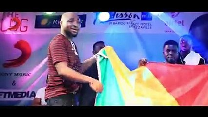 Davido met le feu à Kinshasa et livre un show d’enfer. (vidéo)