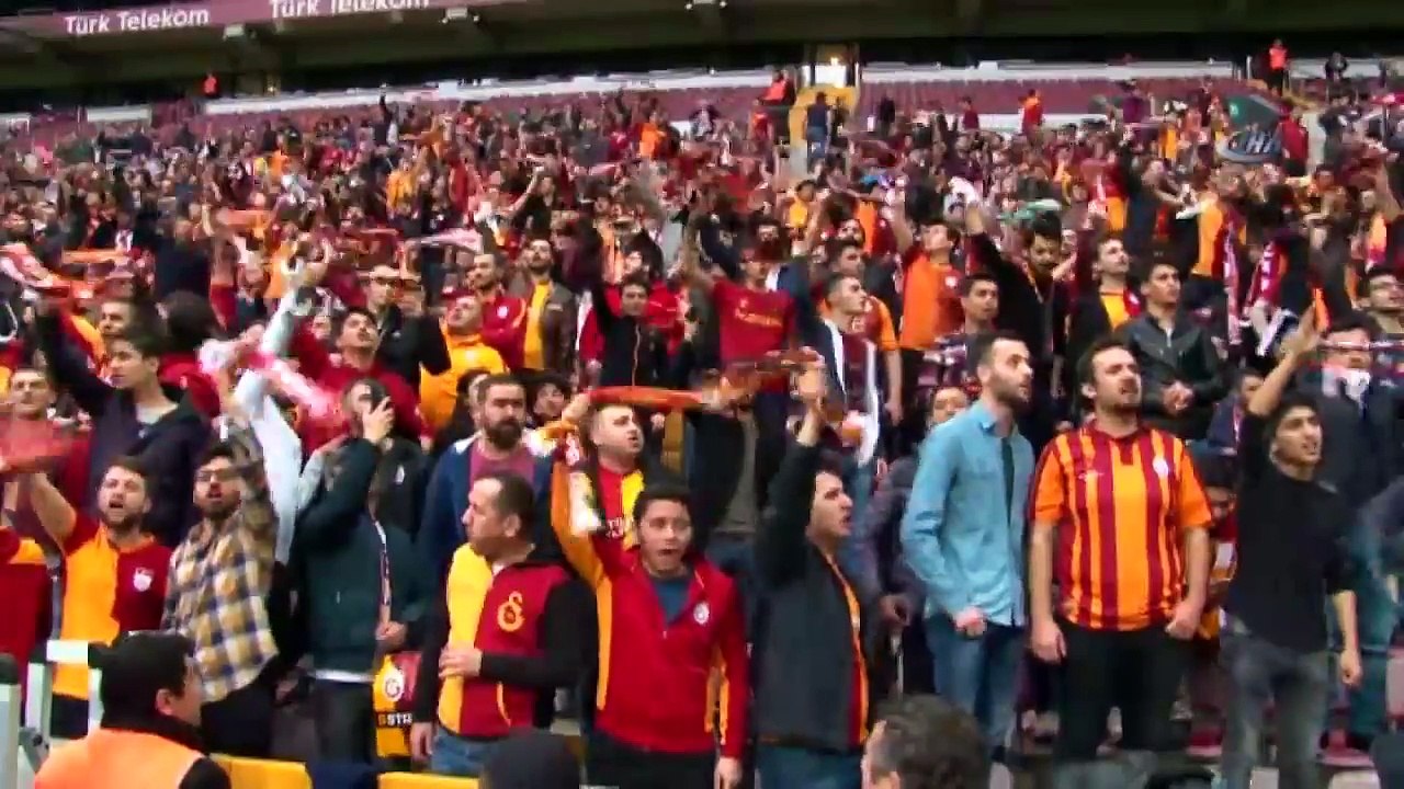 Galatasaray'ın Antrenmanını 27 bin 681 Kişi İzledi