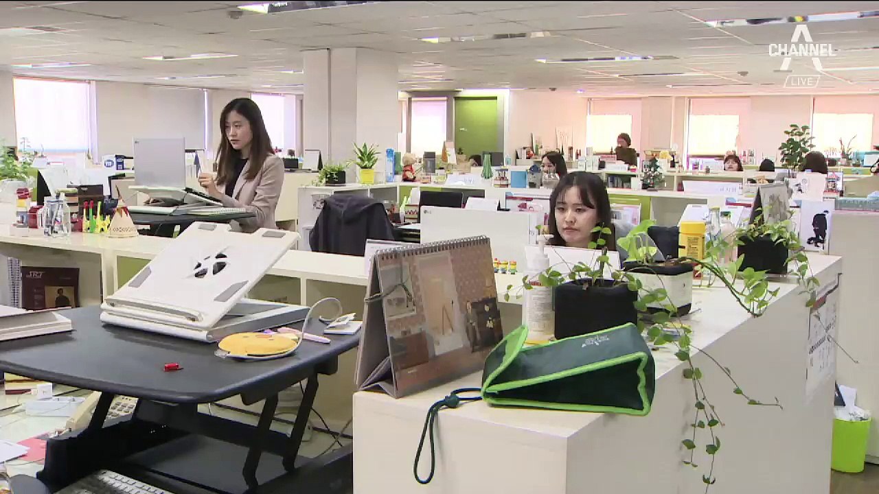 서서 일하는 ‘입식 책상’ 잘못 쓰면 허리에 ‘독’