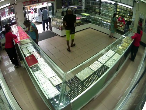 Une équipe de braqueurs vole une bijouterie en seulement 25 secondes !