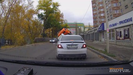 Un camion avalé dans un glissement de terrain