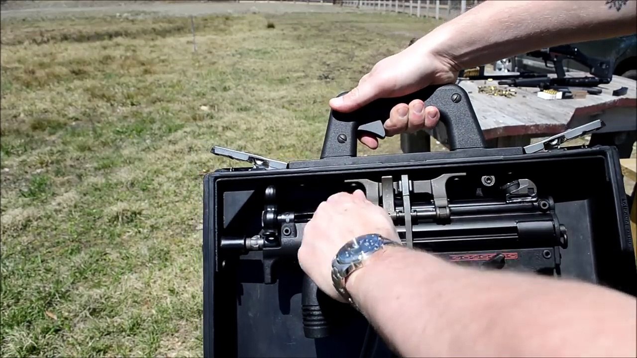 Une HK MP5 dissimulée dans une valise