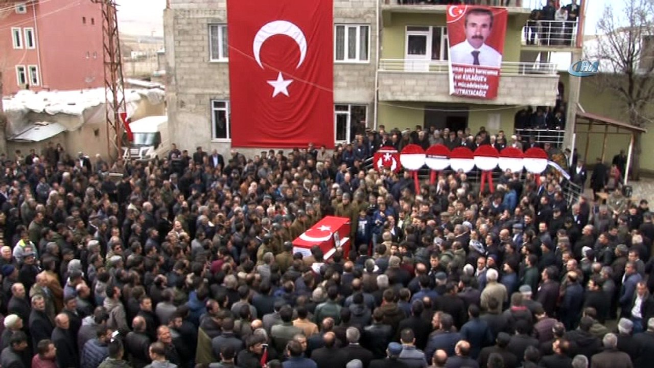 Evinin önünde saldırıya uğrayan güvenlik korucusu toprağa verildi