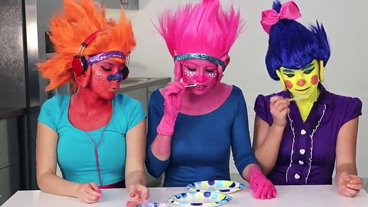 Trolls Lip Balm Challenge Poppy vs DJ Suki vs Smidge. DisneyToysFan