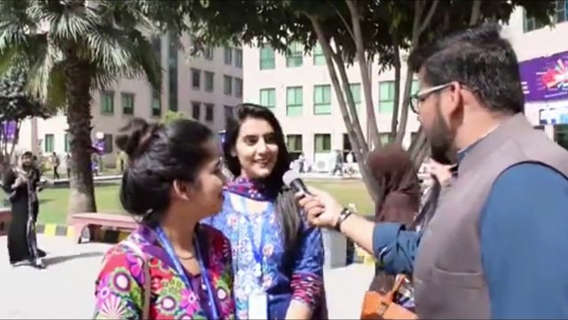 ہونٹ سے جب ہونٹ ملتے ہیں تو کیا ہوتا ہے؟ جب لڑکیوں سے یہ سوال پوچھا گیا تو کیا جواب دیا | دیکھئے.