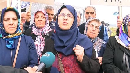 ‘Kağızmanlı Anneler’ Mehmetçiğe destek için sınır hattına geldi