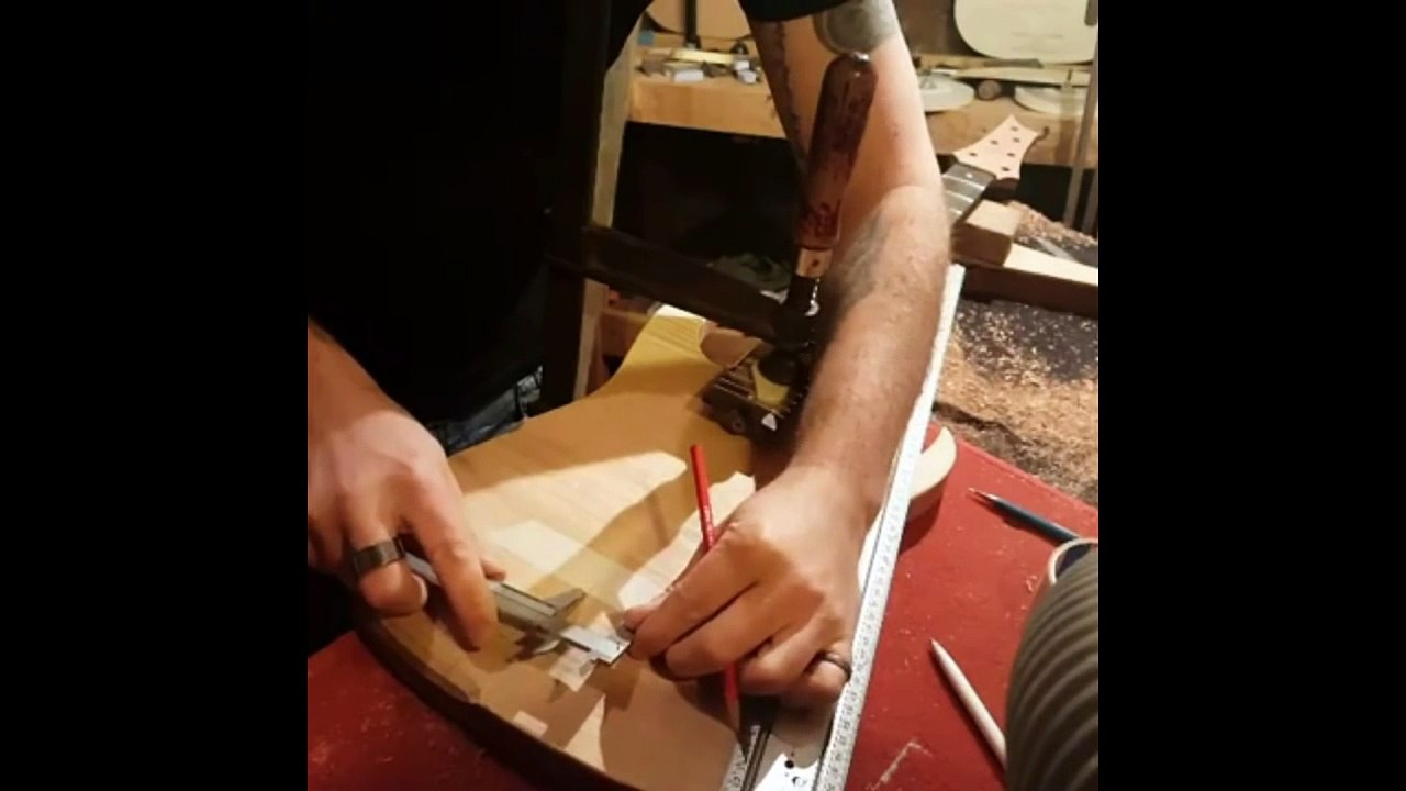Hufschmid Guitars - snug neck joint test !