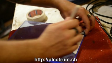 37mn of Hufschmid plectrum building into a 5mn 'time lapse', enjoy !