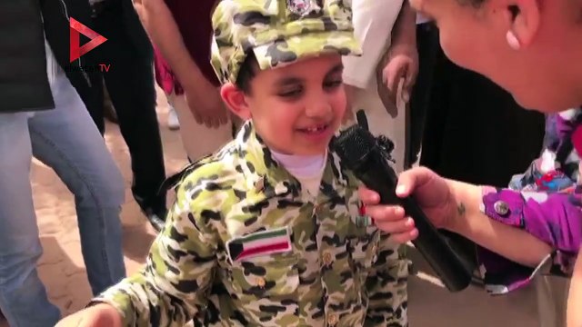طفل يغني يا حبيبتي يا مصر في الكويت احتفالا بالانتخابات