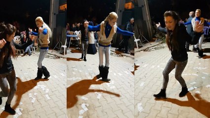 Asker gecesini coşturan kızlar