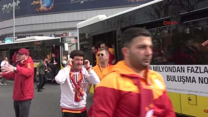 Galatasaray Taraftarı Ülker Stadyumu'na Geldi - 2 Hd