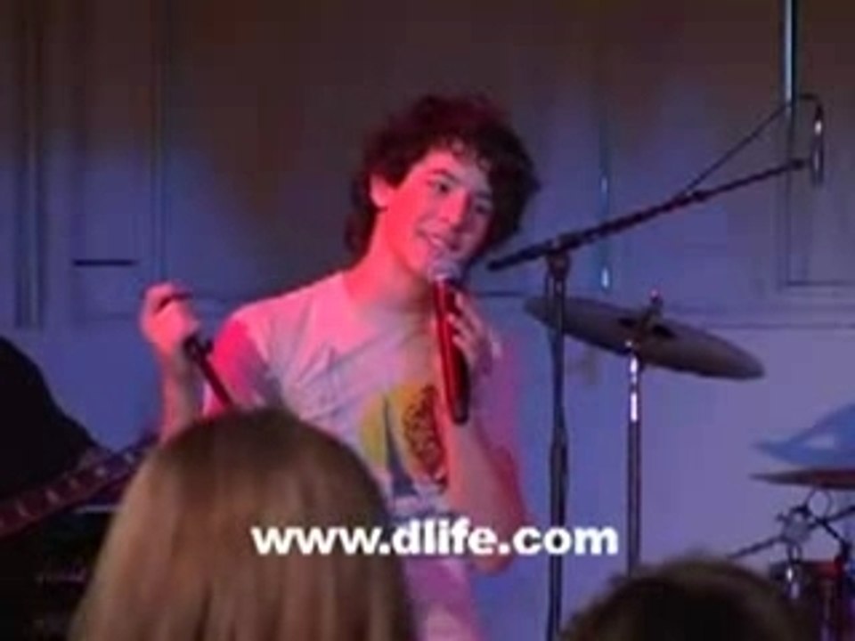 Nick Jonas reveals diabetes