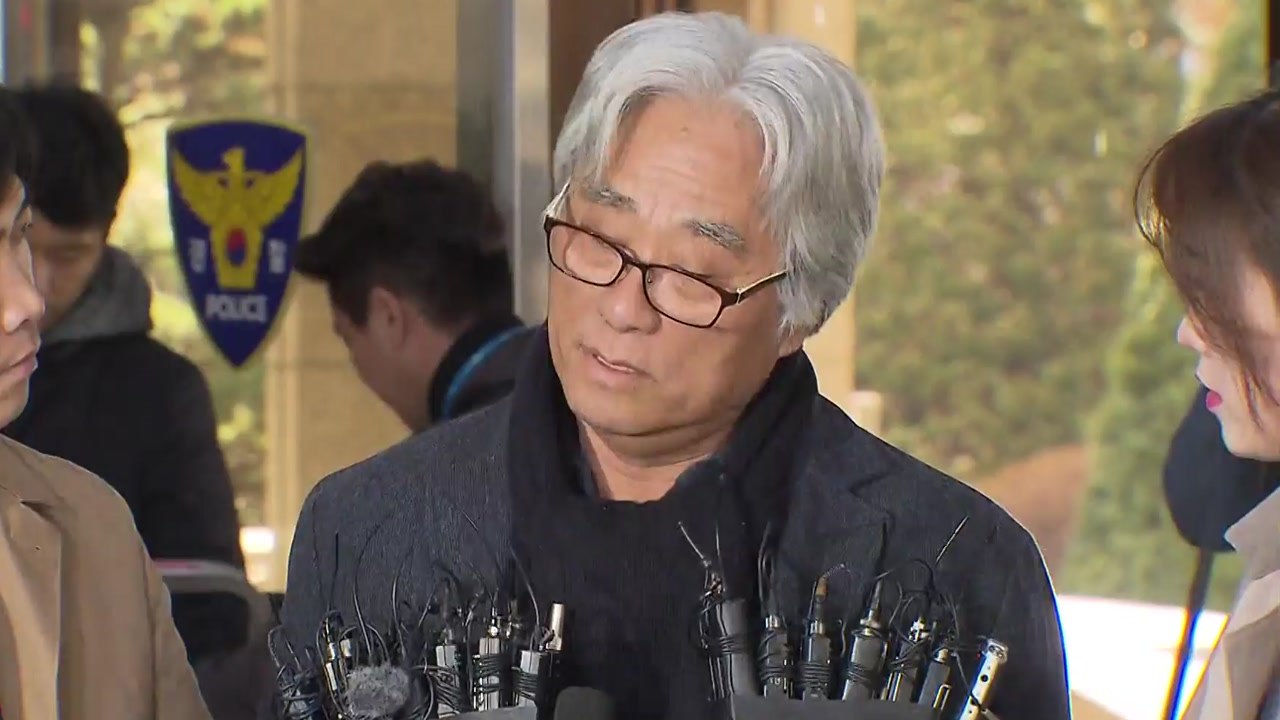 '상습 성폭력' 이윤택 이틀 연속 경찰 출석..."사실대로 진술 중" / YTN