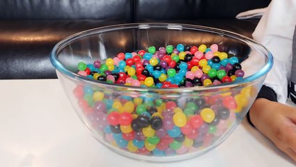 SWAN EST MALADE  - Il a mangé trop de bonbons !