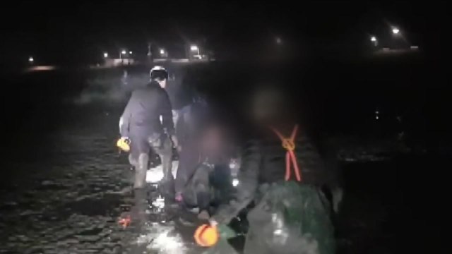 서천 갯벌에 고립된 40대 부부 구조 / YTN