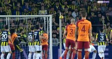 Galatasaraylı Maicon'un Direğe Çarpan Topu, Taraftarlara Dejavu Yaşattı