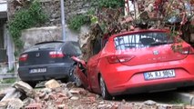 Beşiktaş’ta istinat duvarı çöktü, 2 araç enkaz altında kaldı