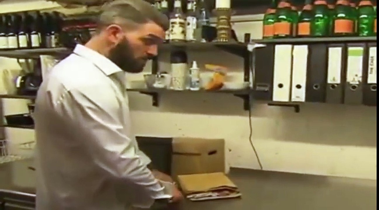 Alex NIMMT GELD vom CAGE .mp4 - Lustige Videos