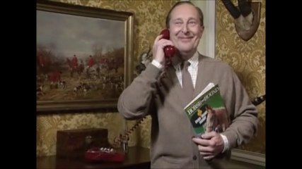 Major Wilton-Smythe (Peter Cellier)