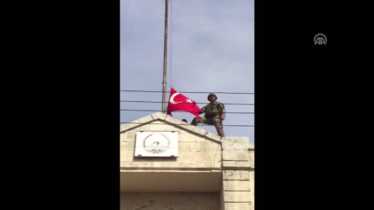 Afrin'e Türk Bayrağı