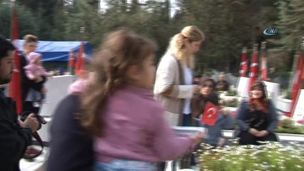 Minik Lara, kahraman babasına koştu