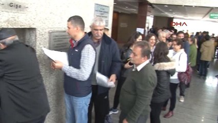 Adana Tiyatro Festivali'nde Bilet Kuyruğu