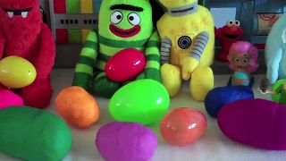 Yo Gabba Gabba opens Play-doh Surprise Eggs