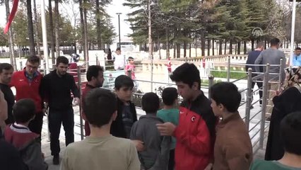 Şehit Halisdemir'in Kabrinde Ziyaretçi Yoğunluğu