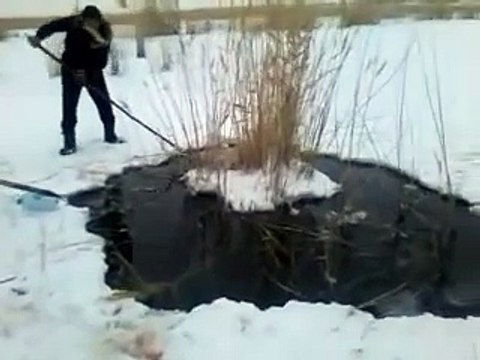 видео рыбалка с палочками смешно yemek çubukları ile balıkçılık komik funny fishing with sticks Spear to catch fish video nuv ntses