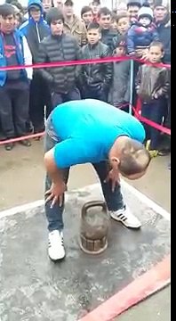 Просто жесткий парень поднял массу 50 кг видео video Just a tough guy lifted a mass of 50 kg Sadece sert bir adam 50 kg ağırlığında kaldı