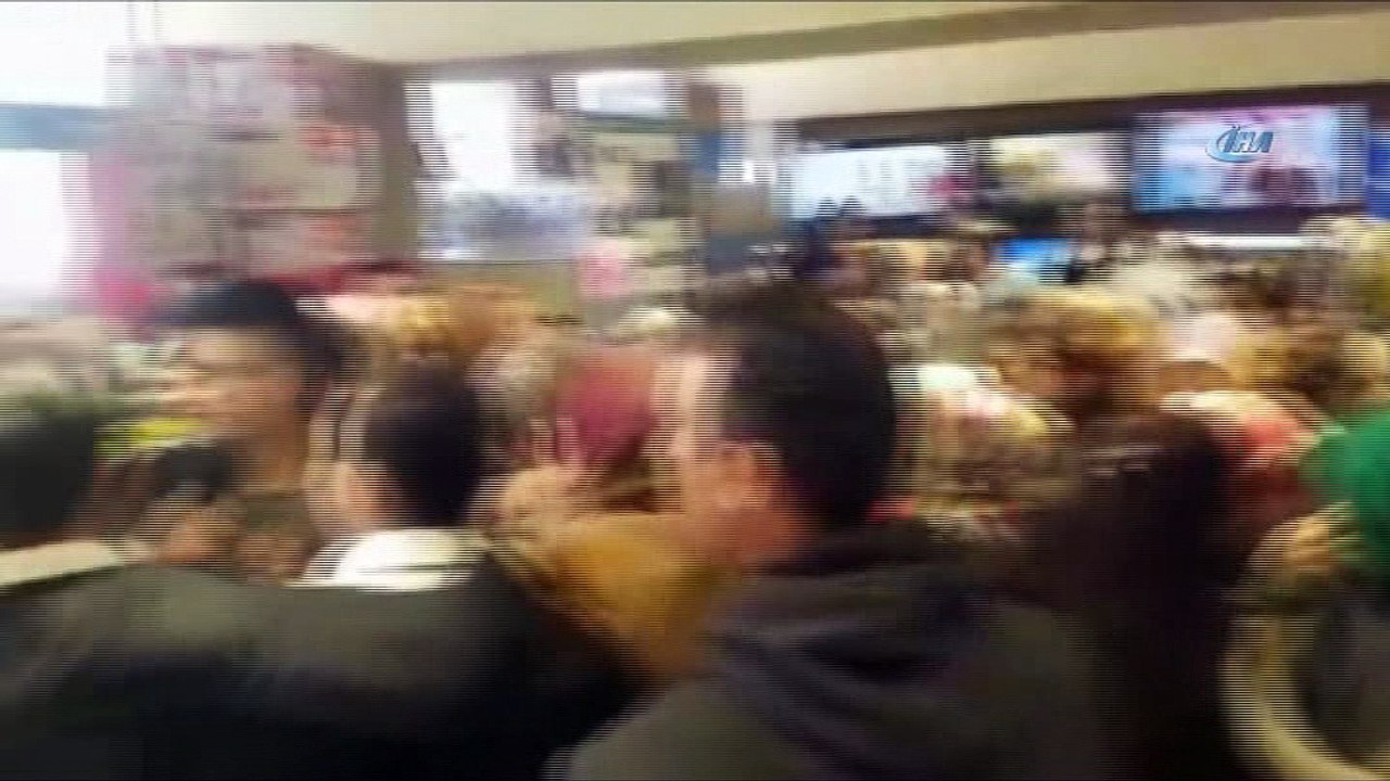 Çeyiz mağazası açılışında izdiham