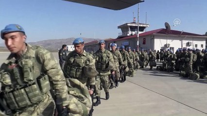 Şehit Piyade Binbaşı Mithat Dunca'nın Siirt'ten eşi tarafından uğurlanma görüntüsü