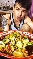 ตำบักม่วงน้อย อีสานพาสวบ อีส ชำนาญ เมืองหงษ์ Chumnan Maunghong | At least a little purple bugs. East Chumnan Maunghong