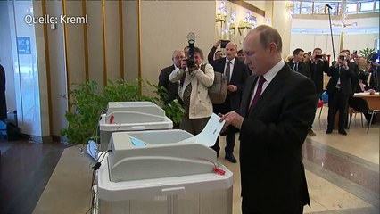 Putin vor der Wiederwahl - Opposition meldet Unregelmäßigkeiten