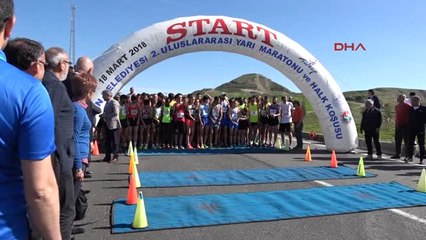 Batman'daki Yarı Maratonda Bazı Atletler Baygınlık Geçirdi