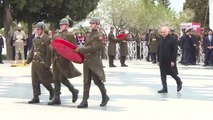 Başbakan Yıldırım'ın Eşinden Şehit Dedesinin Mezarına Çiçek - Çanakkale