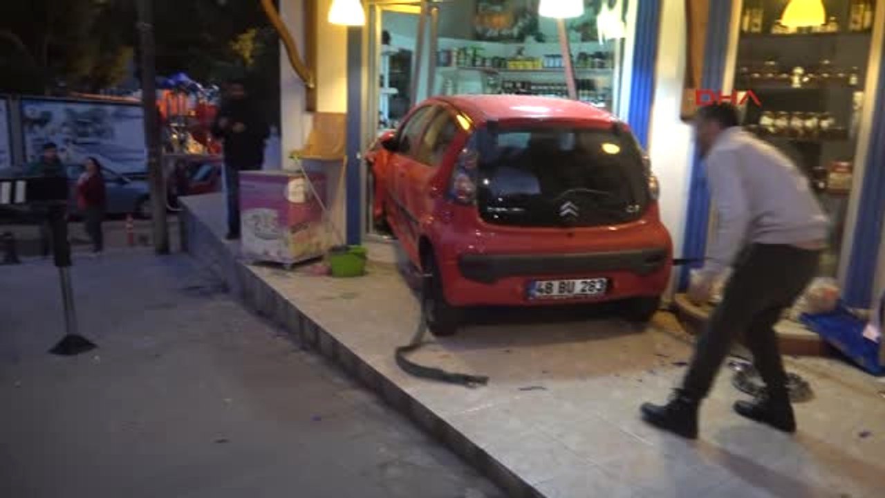 Muğla Hızını Alamadı Markete Daldı
