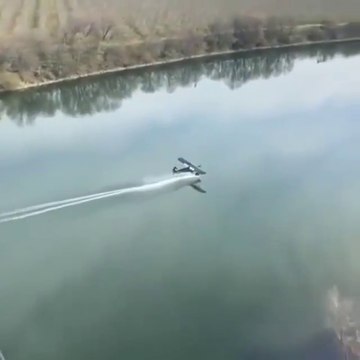 Ce pilote d'avion fait un atterrissage INCROYABLE. Quel talent