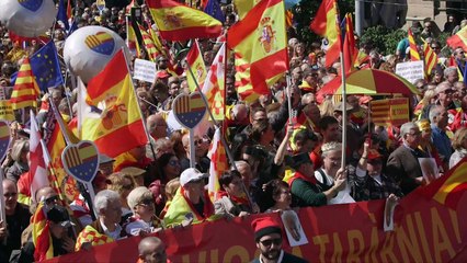 Miles de antiindependentistas piden "sensatez" en Cataluña