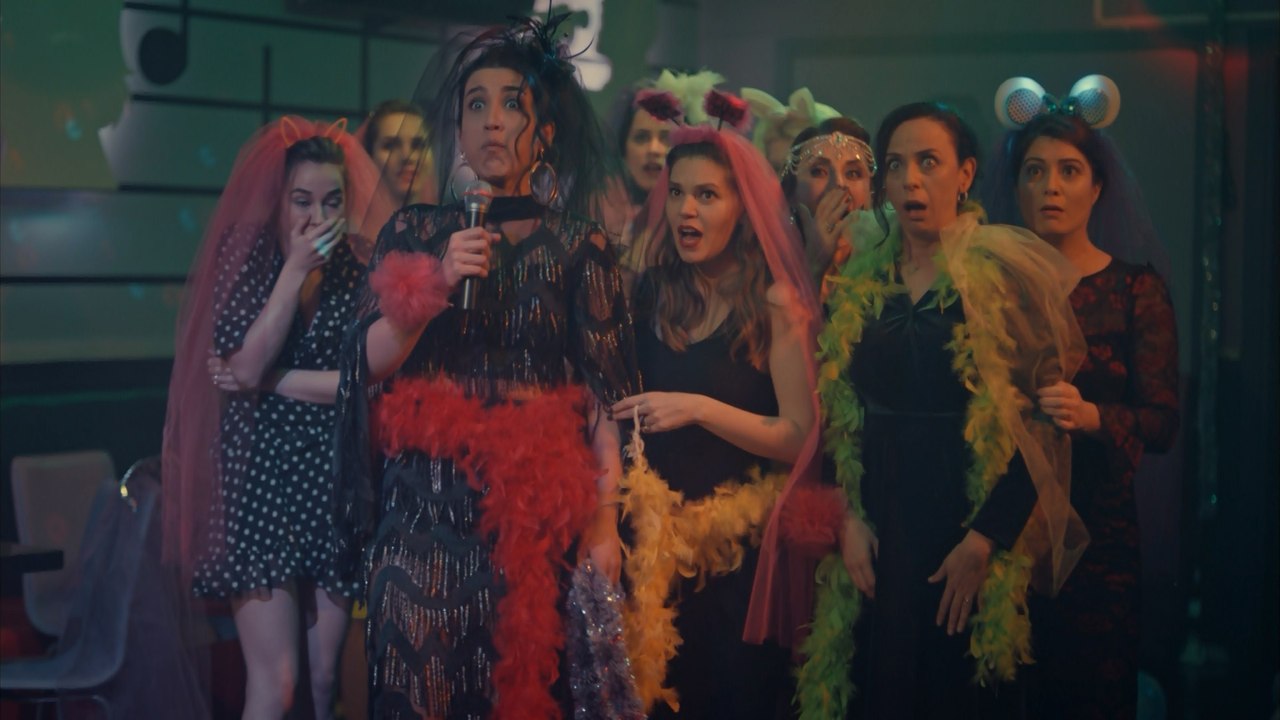 İstanbullu Gelin 41. Bölüm Kına Gecesine Dansçı Damgası