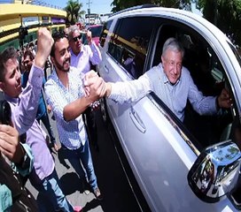 AMLO Peña dice que solo ve un candidato honesto y se burla diciendo que habla de el