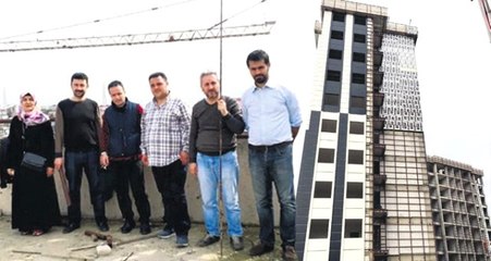 Ev Sahibi Olmak İsterken Dolandırılan Mağdur Aileler Çatıya Çıkıp İsyan Etti