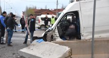Ters Yolda Bariyere Çarpan Minibüsün Sürücüsü Öldü, Polis Bomba Alarmına Geçti