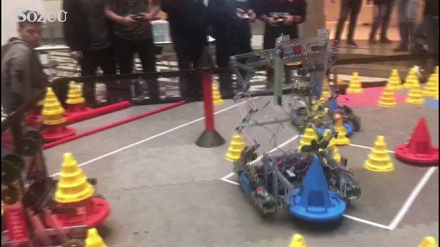Liseli öğrenciler Berlin'de düzenlenen VEX Robotics yarışmasında şampiyon oldu