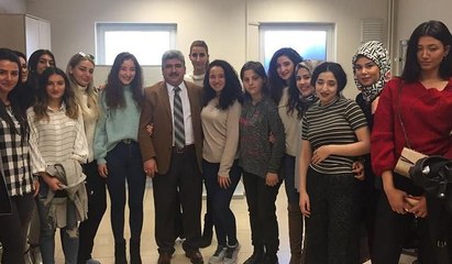 Şampuan yiyen CEO bu kez öğrencilerle birlikte siyah maske yedi