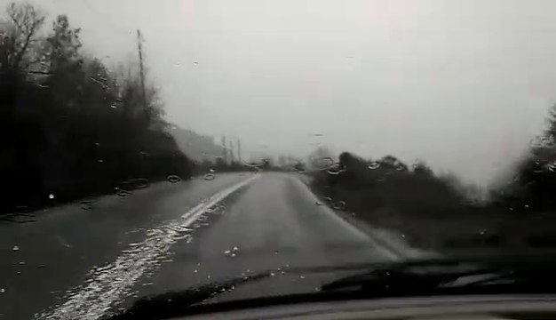 Χαλάζι και χιονόνερο στο δρόμο για Καρπενήσι