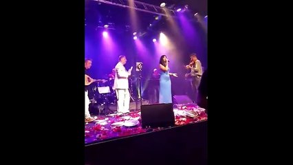 Ζαφείρης Μελάς & Εβίτα Σερέτη - Μη φύγεις ποτέ - Live 2015 HD