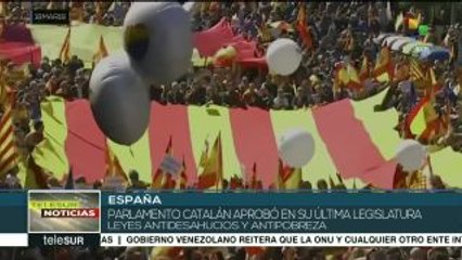 Miles de personas marcharon contra el independentismo en Cataluña