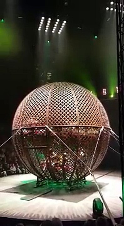 fantastico  y peligroso-fantastico - і-небезпечно-fantastico - agus-chontúirteach